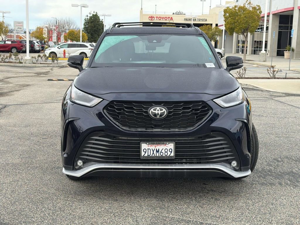 Used 2023 Toyota Highlander XSE image 2