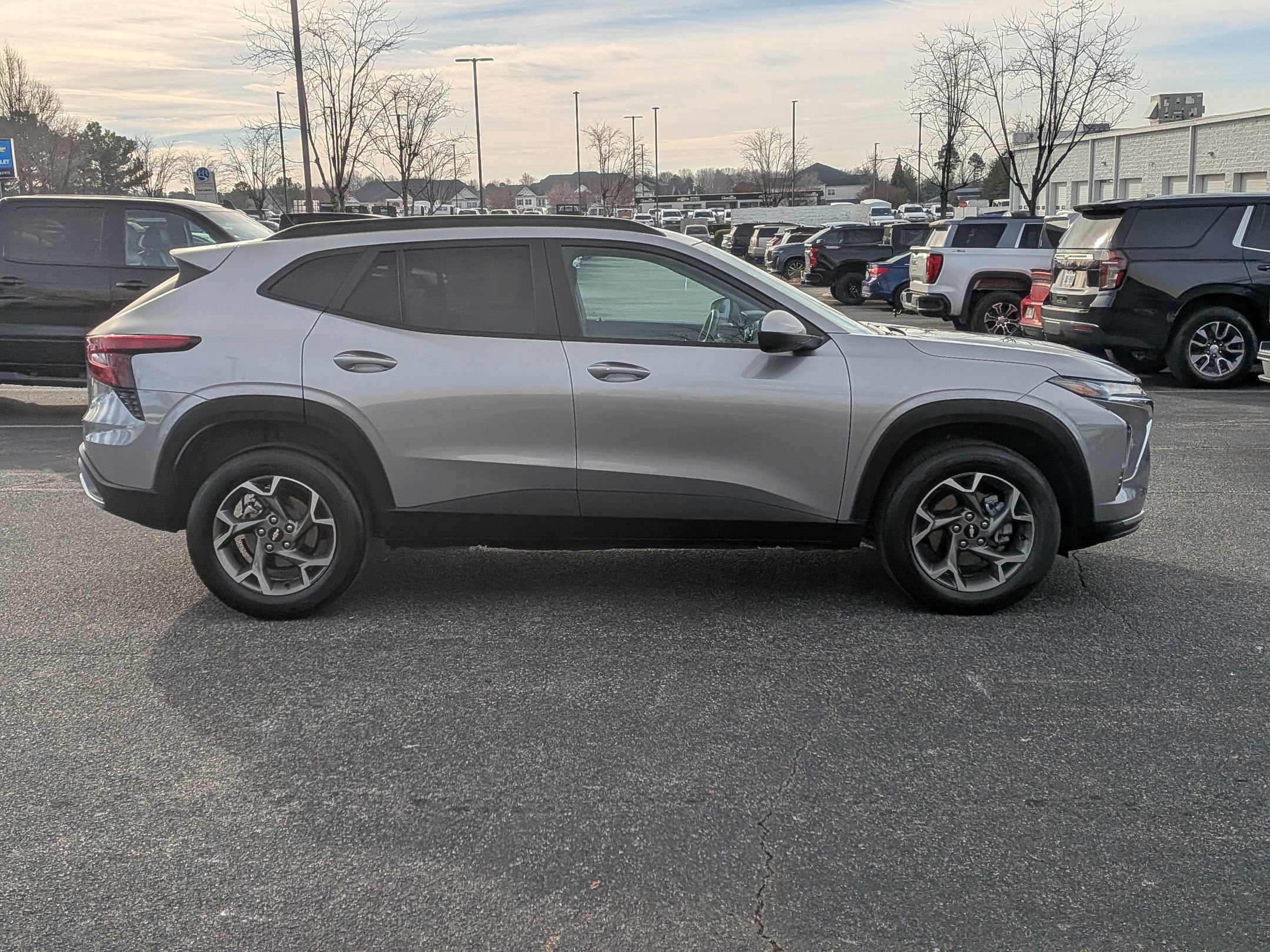 Certified 2025 Chevrolet Trax LT w/ LT Convenience Package image 10