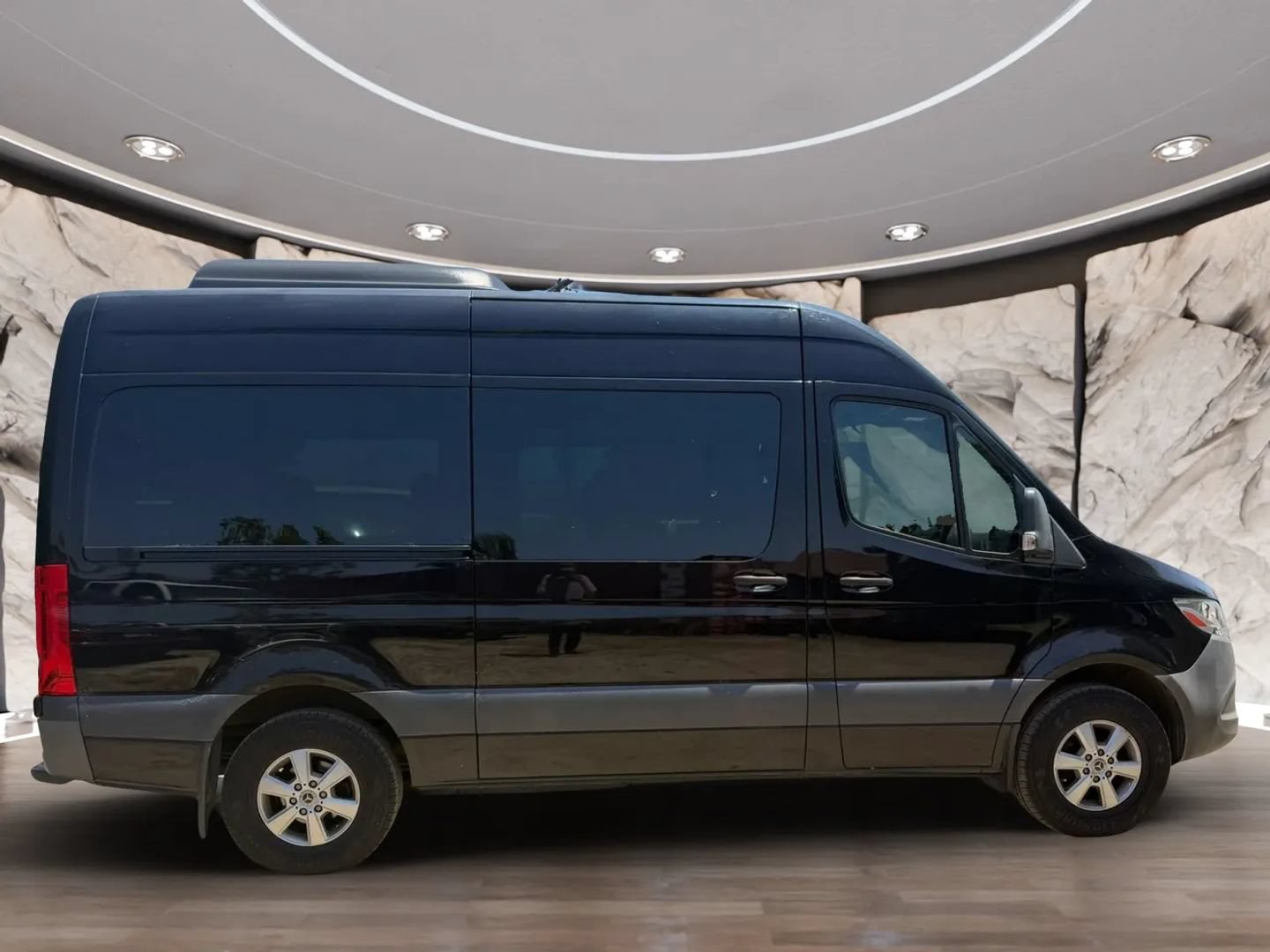 Used 2019 Mercedes-Benz Sprinter 2500 image 4