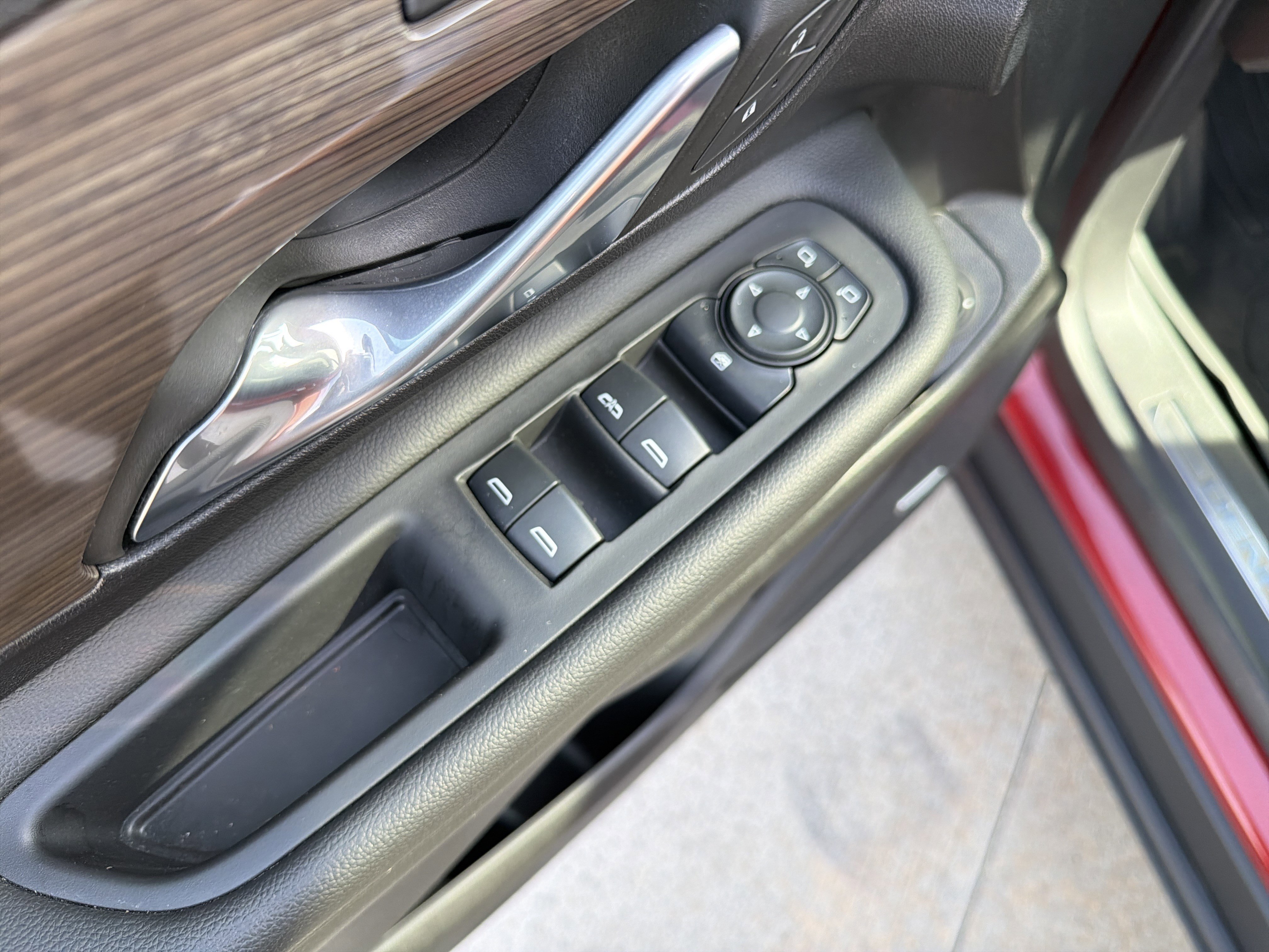 Used 2024 GMC Terrain Denali w/ Denali Premium Package image 17