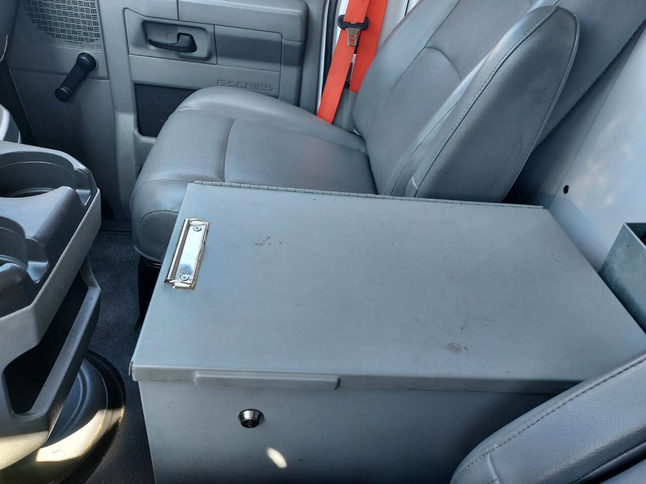 Used 2016 Ford E-350 and Econoline 350 Super Duty image 16