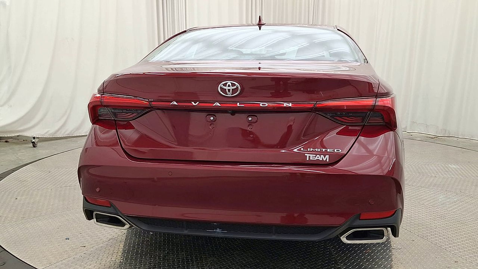 Certified 2019 Toyota Avalon Limited w/ Advanced Safety Package FWD image 4