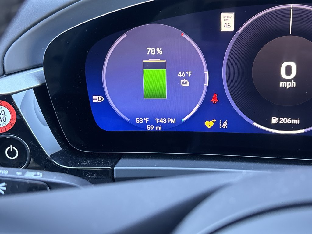 Certified 2025 Porsche Macan 4S Electric AWD/4WD image 16