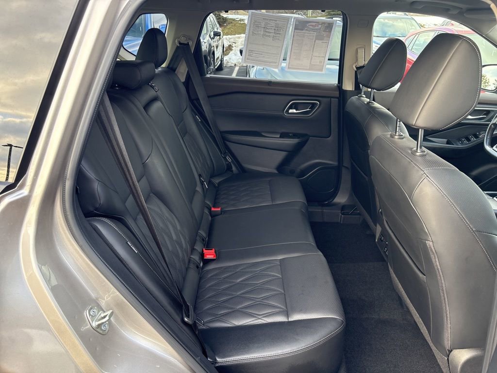 Used 2023 Nissan Rogue Platinum w/ Platinum Premium Package image 11