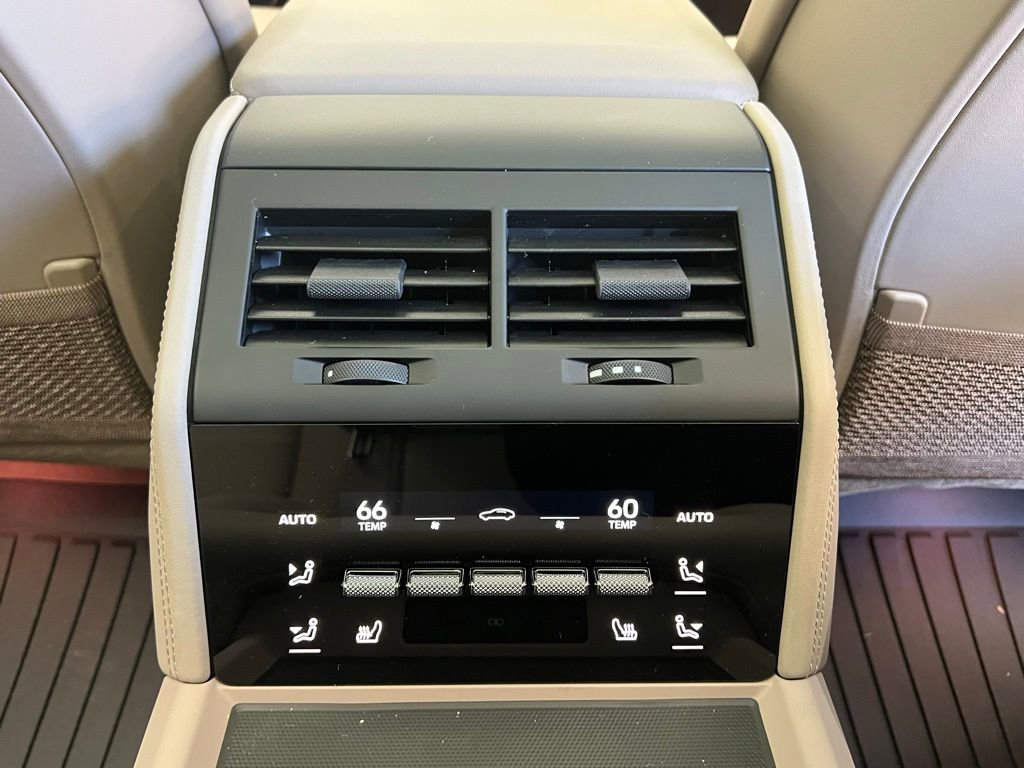 Used 2026 Porsche Panamera RWD image 17
