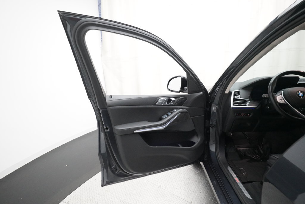 Used 2022 BMW X7 xDrive40i w/ Premium Package AWD/4WD image 28