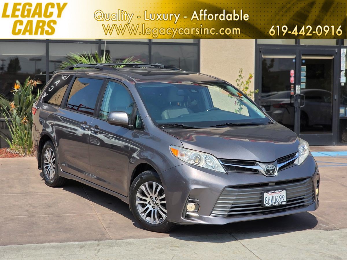 Used 2019 Toyota Sienna XLE w/ XLE Navigation Package FWD image 1
