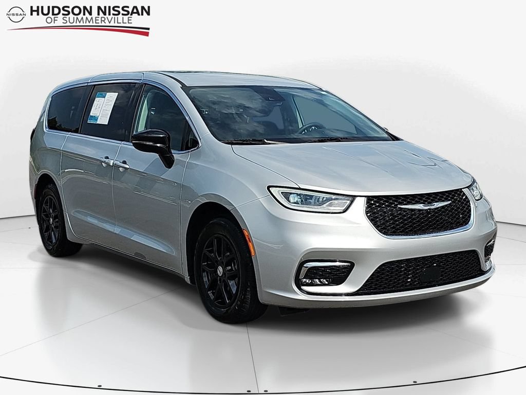 Used 2024 Chrysler Pacifica Touring-L