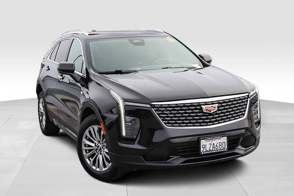 Used 2024 Cadillac XT4 Premium Luxury AWD/4WD image 2