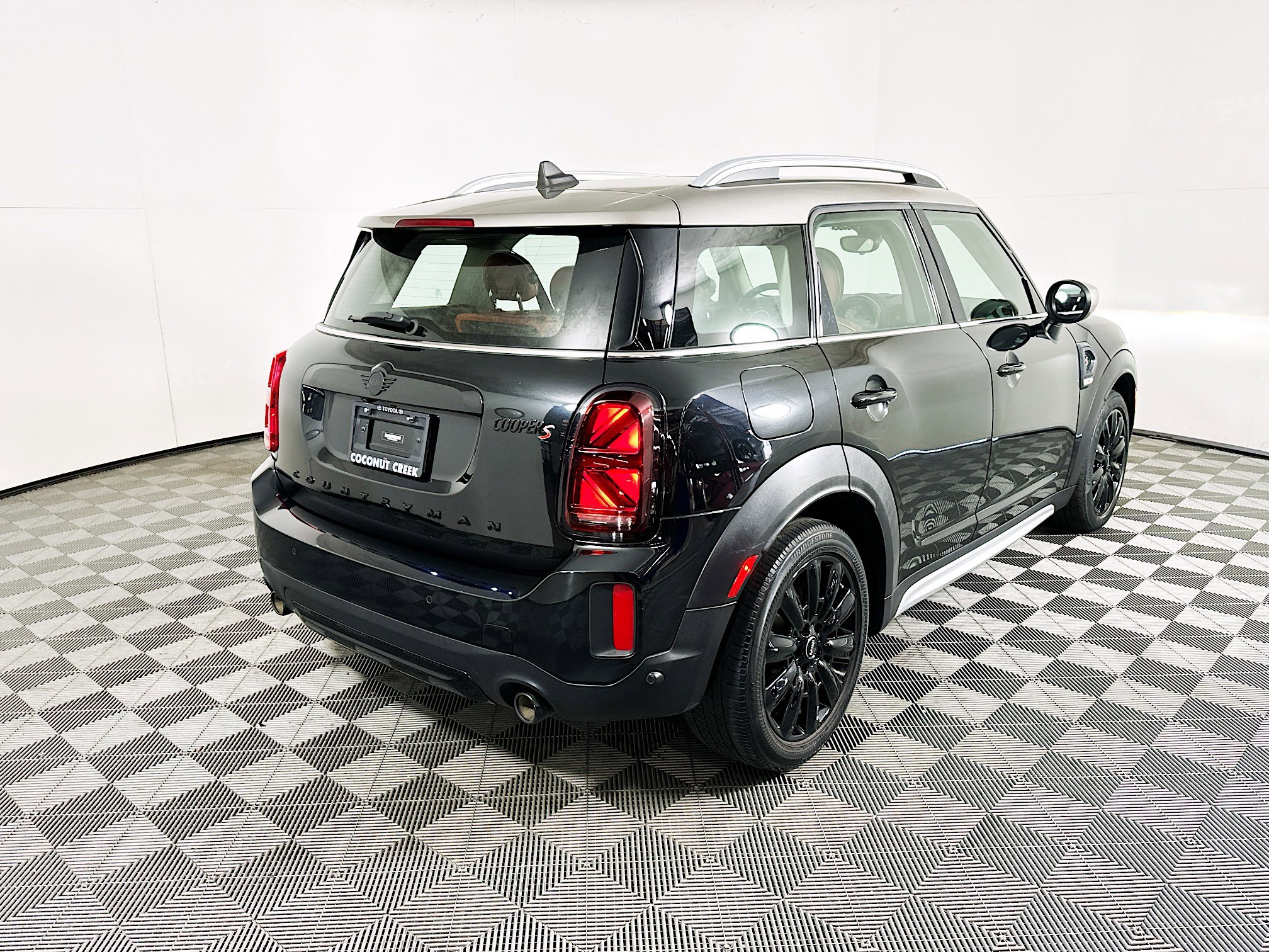 Used 2024 MINI Cooper Countryman S w/ Premium Package image 3