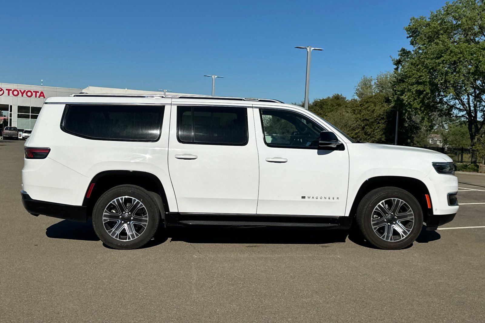 Used 2024 Jeep Wagoneer L Series II w/ Flexible Seating Group image 3