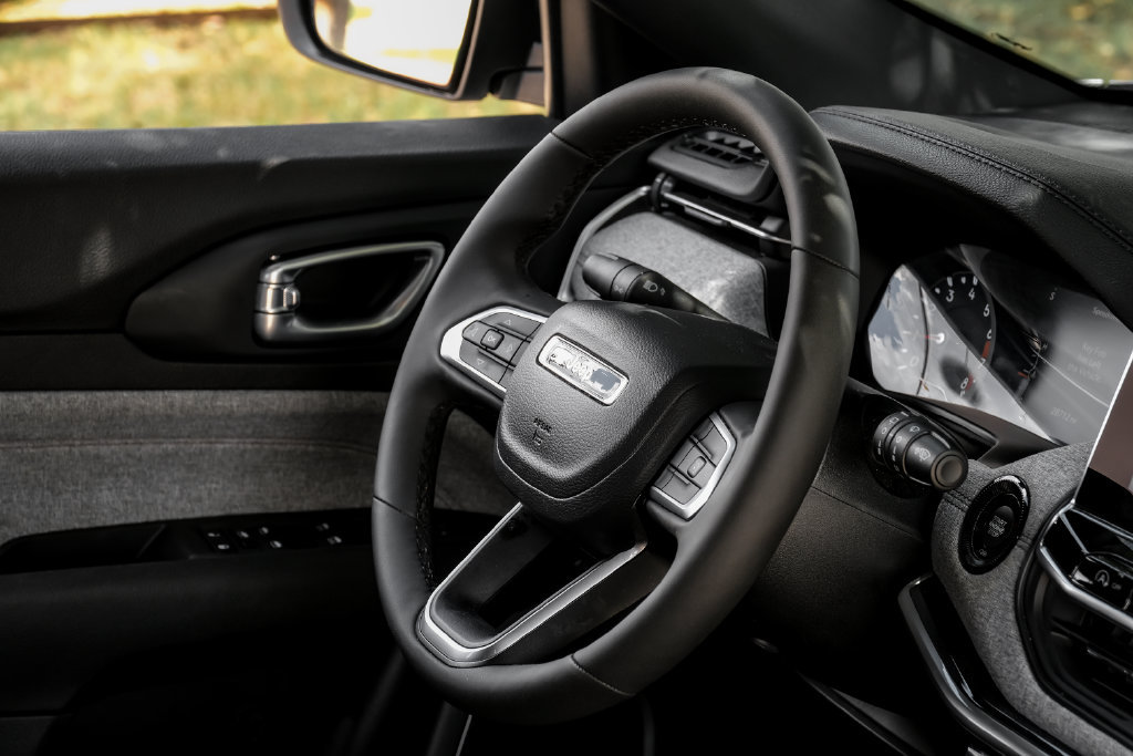 Used 2023 Jeep Compass Latitude AWD/4WD image 24