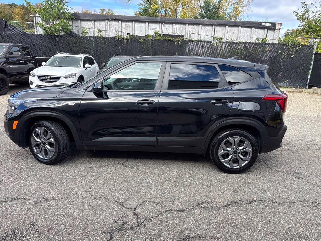 Used 2024 Kia Seltos LX AWD/4WD image 3