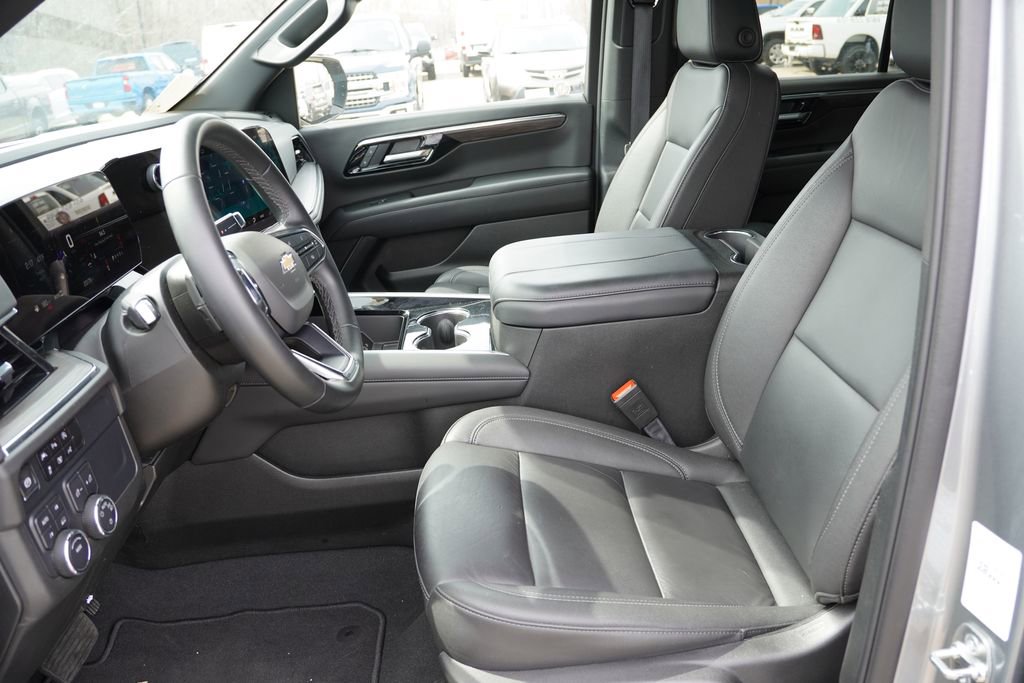 Used 2025 Chevrolet Tahoe LT image 4