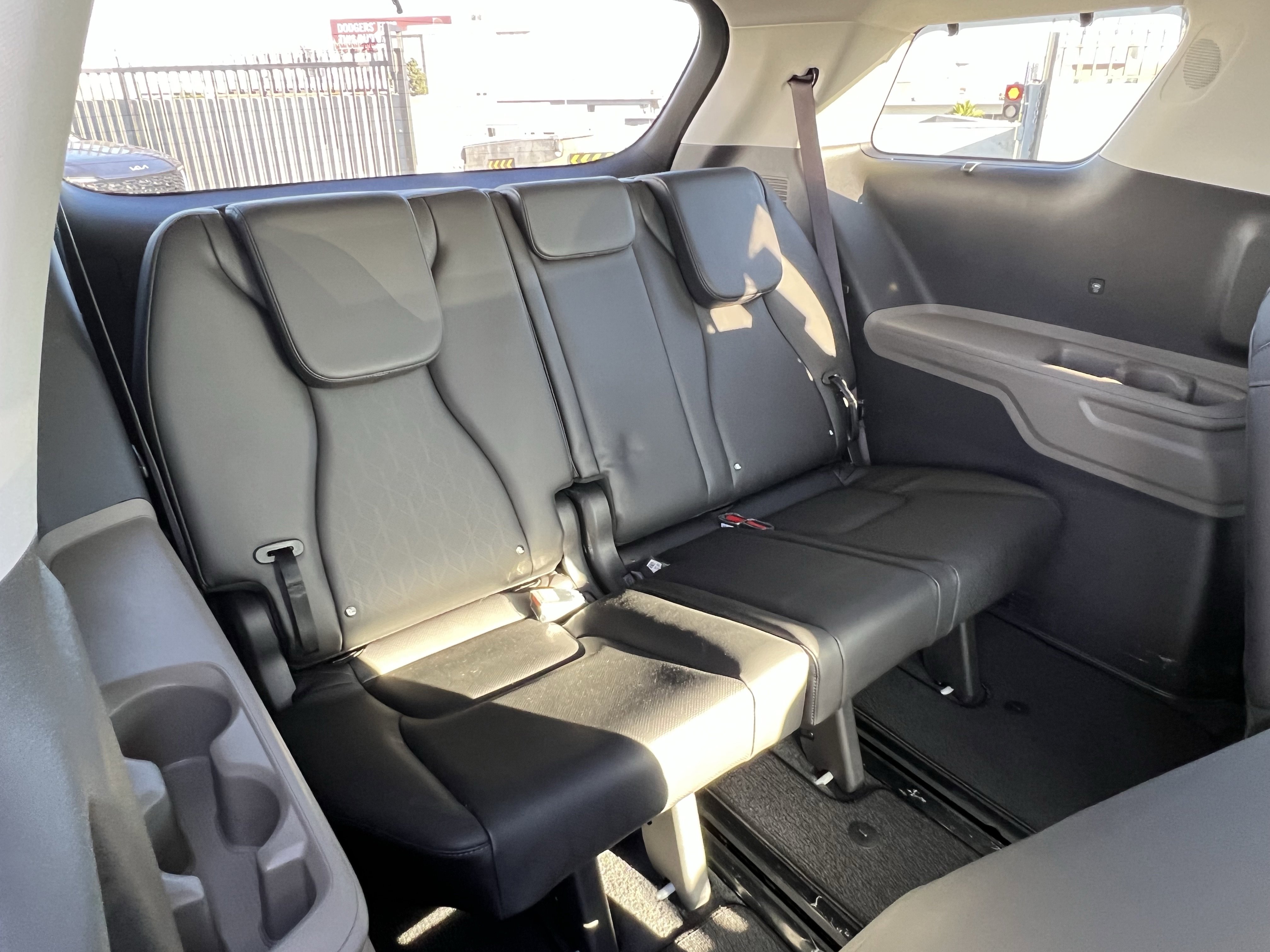 Certified 2025 Kia Carnival EX image 17