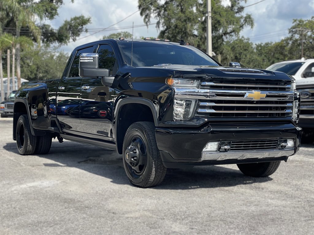 Used 2022 Chevrolet Silverado 3500 High Country w/ Safety Package II image 17