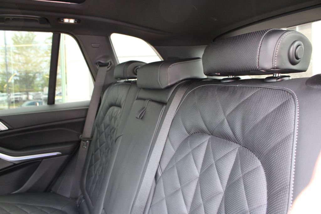 Used 2026 BMW X5 xDrive40i w/ M Sport Package AWD/4WD image 8