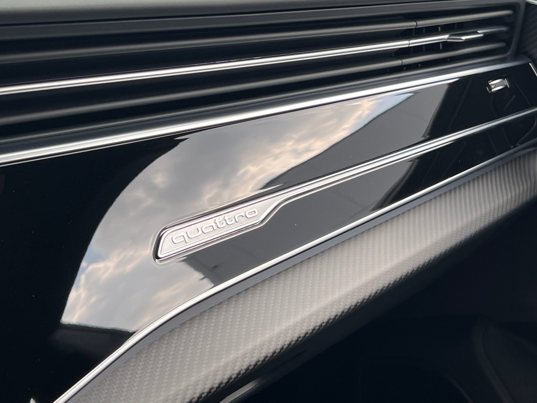 Used 2024 Audi SQ8 Prestige w/ Prestige Package image 33