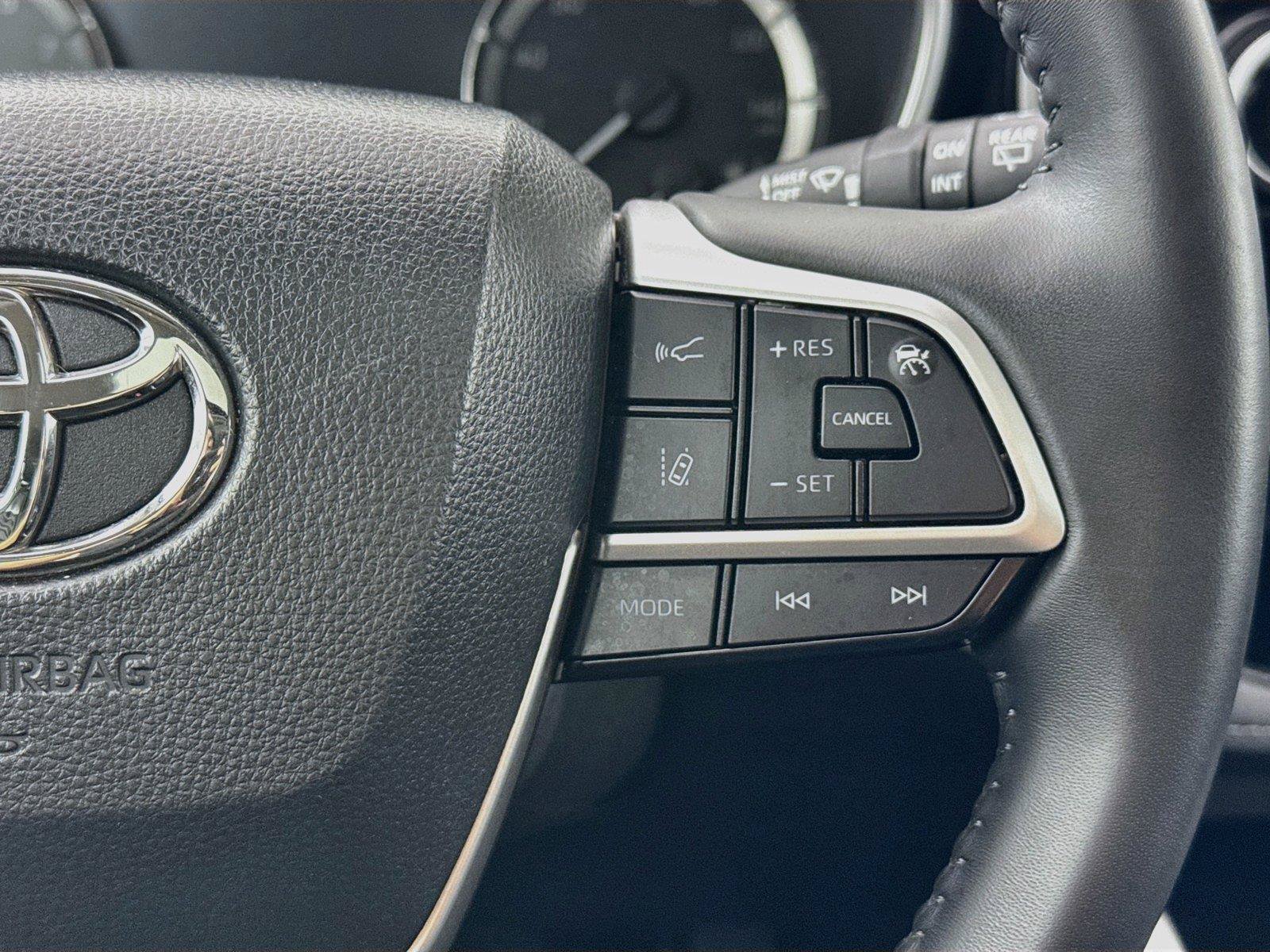 Certified 2025 Toyota Highlander XLE FWD image 20