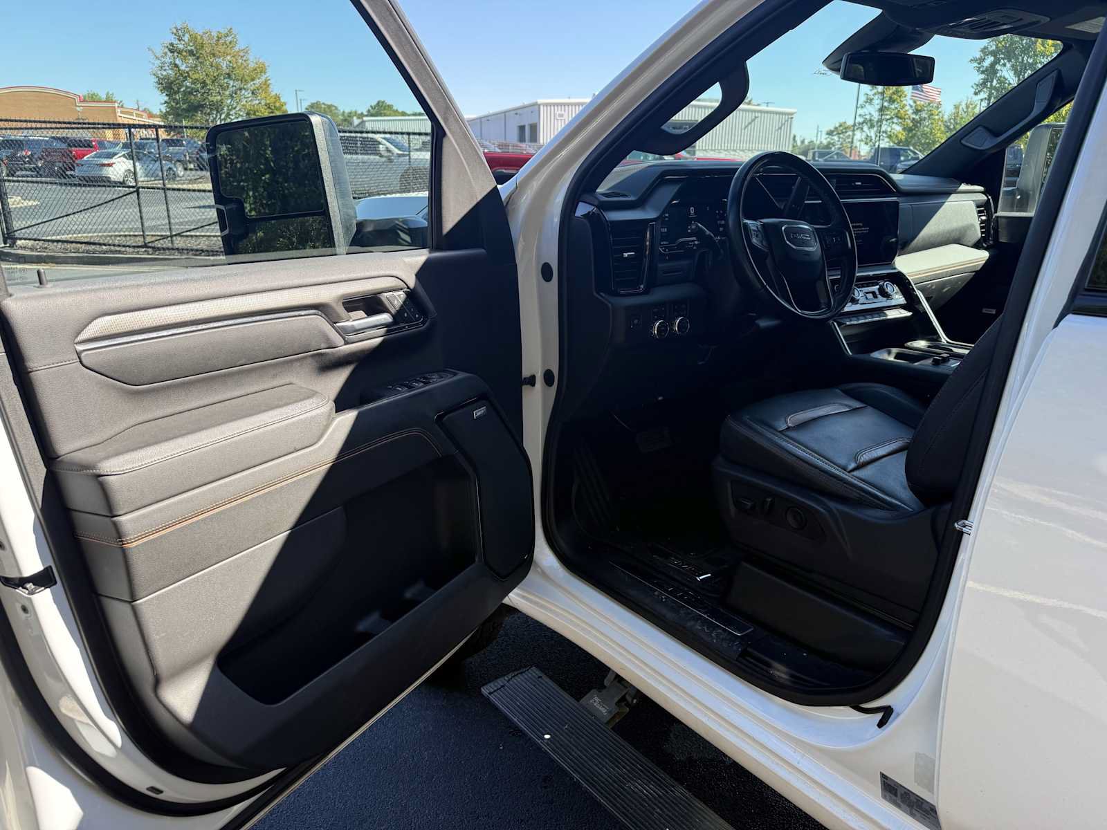Used 2024 GMC Sierra 2500 AT4 w/ AT4 Preferred Package AWD/4WD image 11