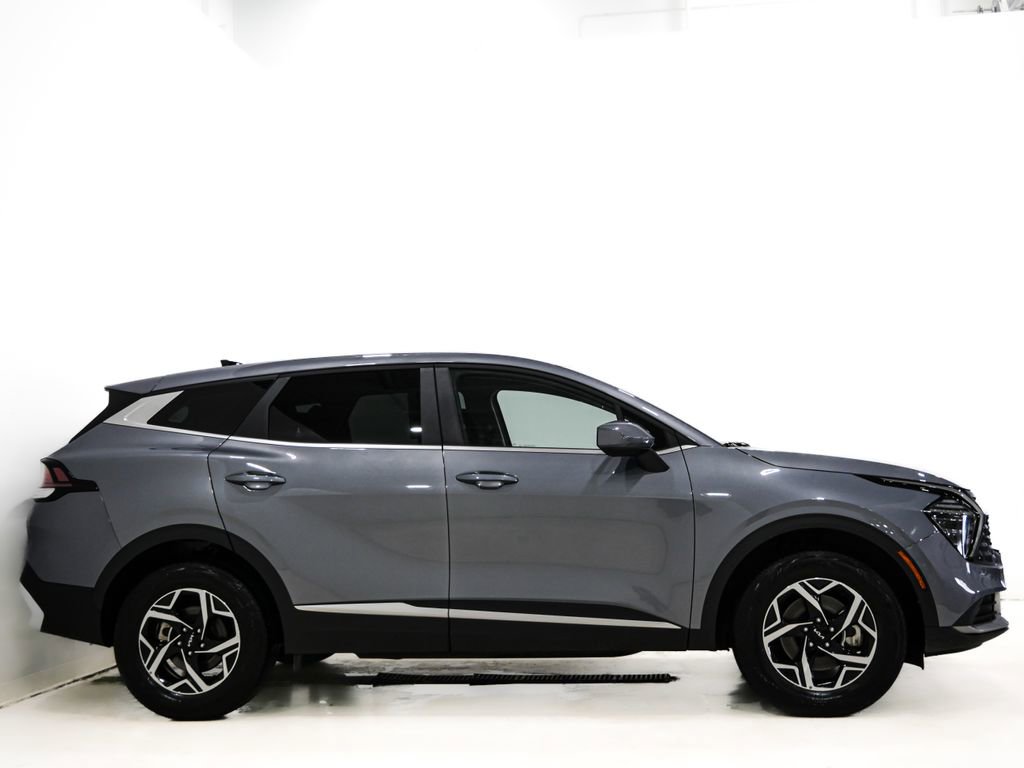 Used 2025 Kia Sportage LX image 4