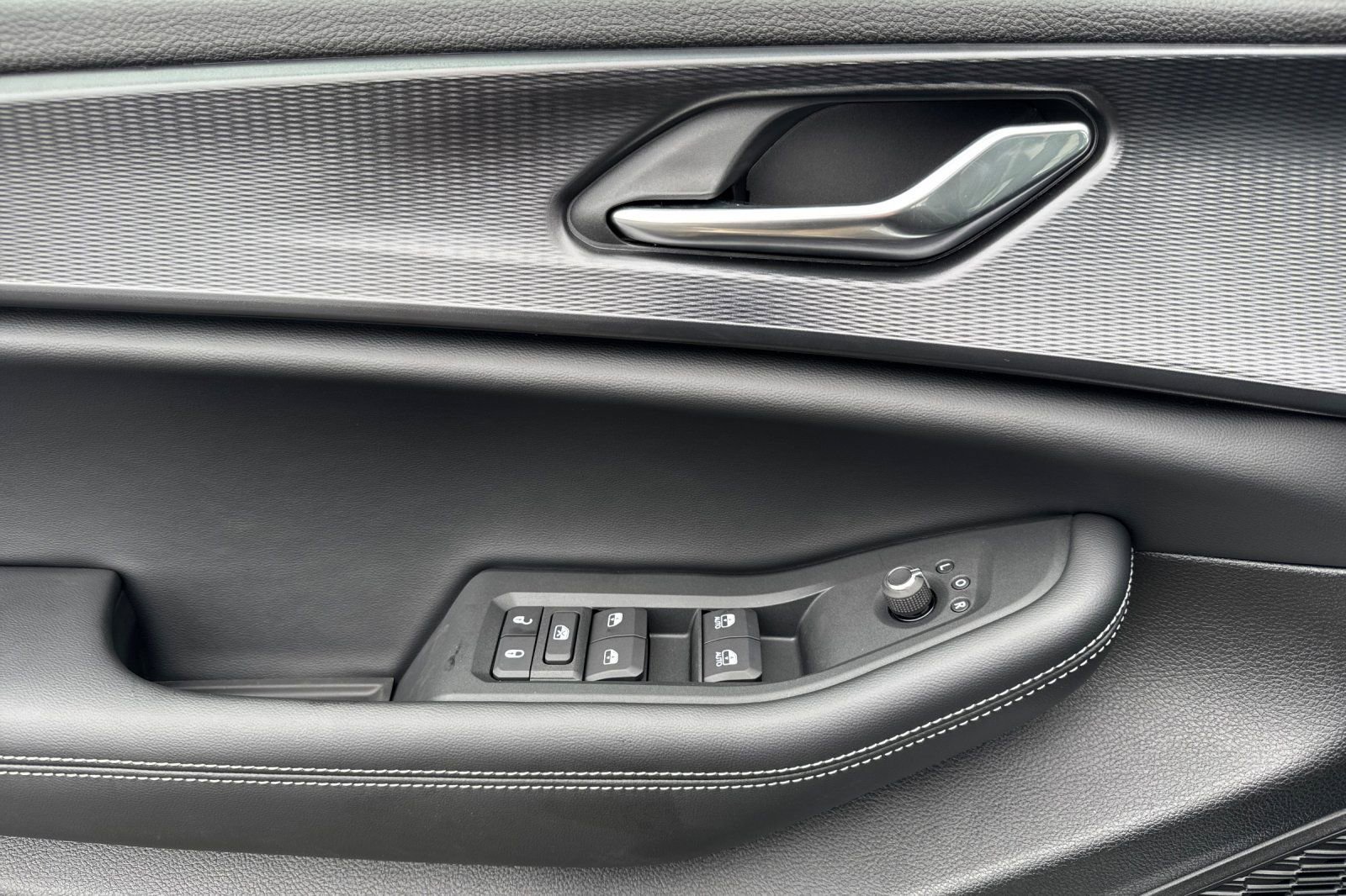 New 2025 Jeep Grand Cherokee Laredo image 13