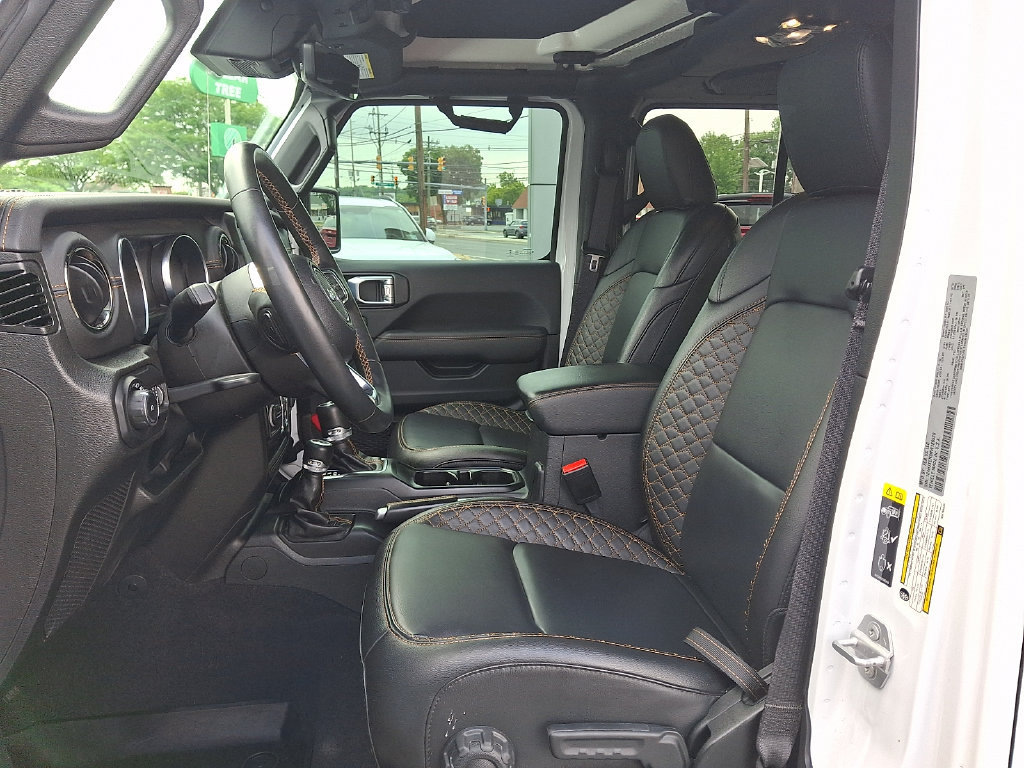 Used 2022 Jeep Wrangler Unlimited Sahara AWD/4WD image 16