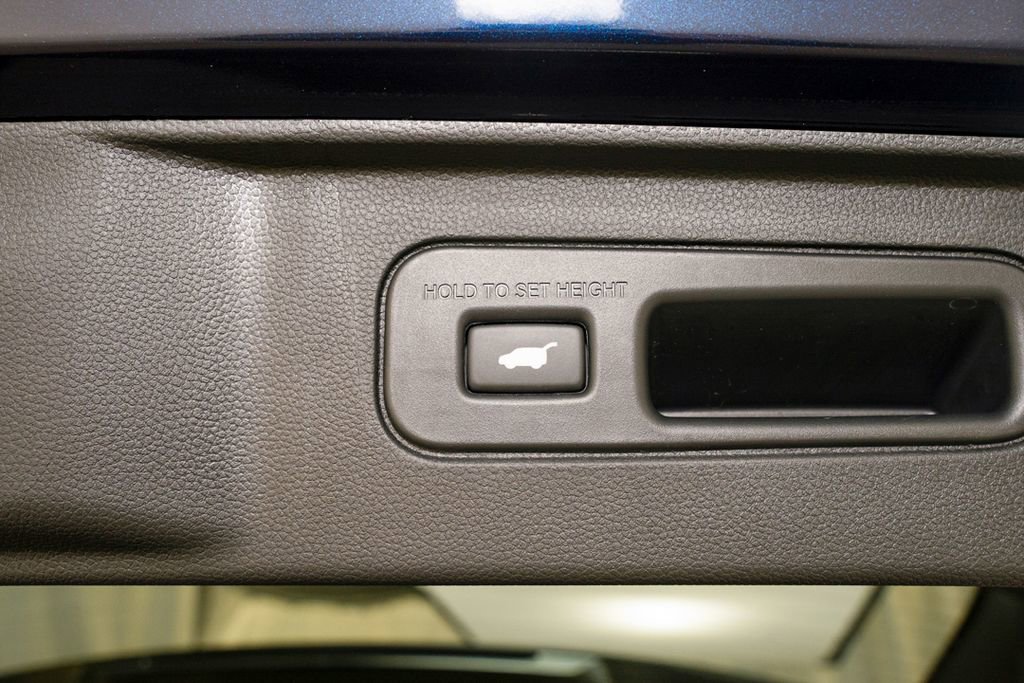 Used 2025 Honda Pilot EX-L image 6