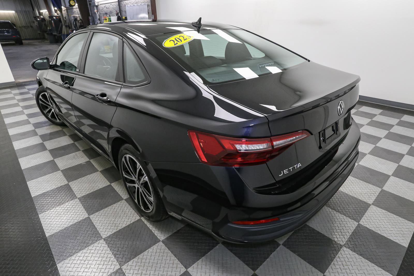 Certified 2023 Volkswagen Jetta Sport image 12