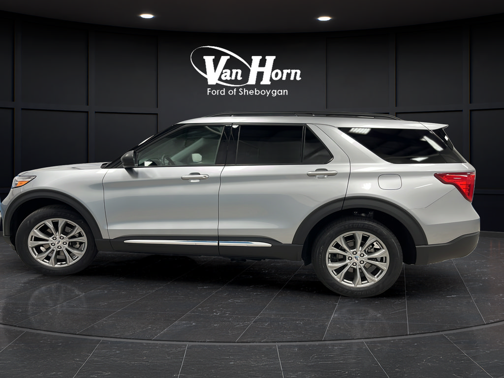 Used 2023 Ford Explorer XLT w/ Equipment Group 202A AWD/4WD image 4