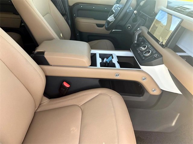 New 2025 Land Rover Defender 130 X-Dynamic SE image 8