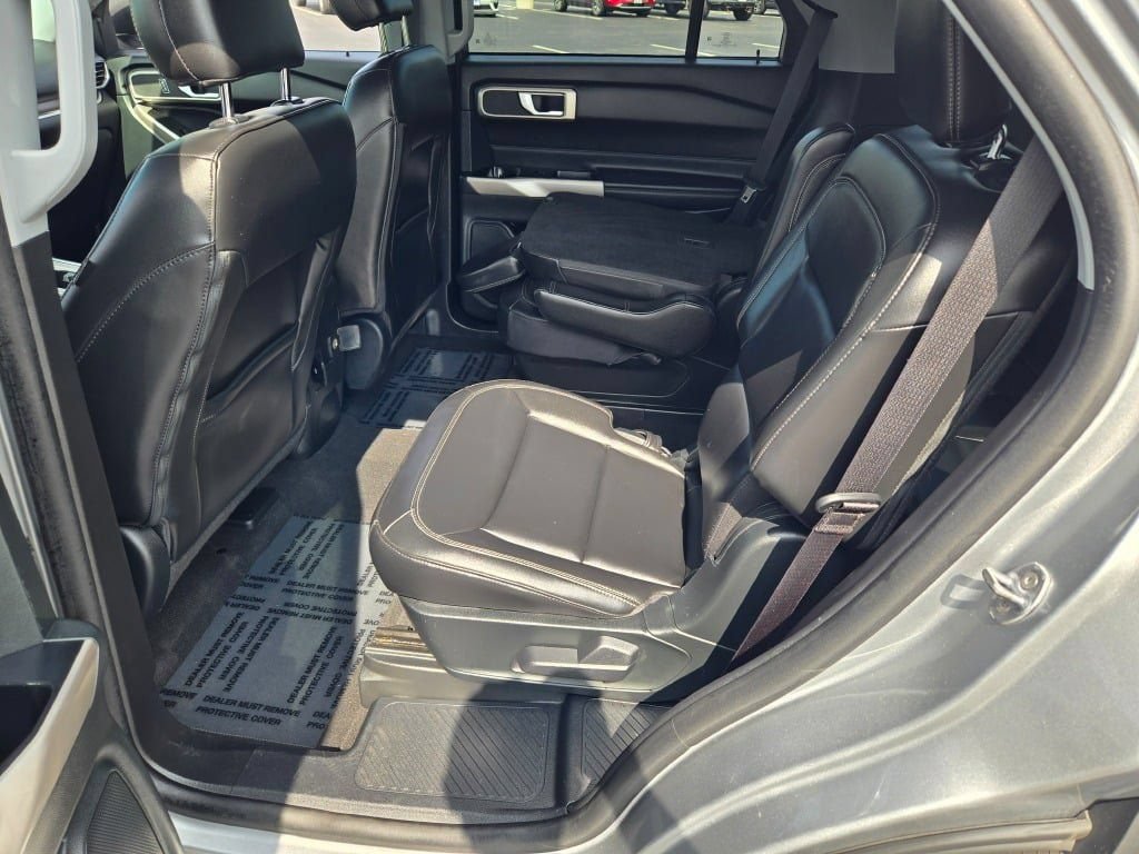 Used 2023 Ford Explorer XLT w/ Equipment Group 202A AWD/4WD image 19