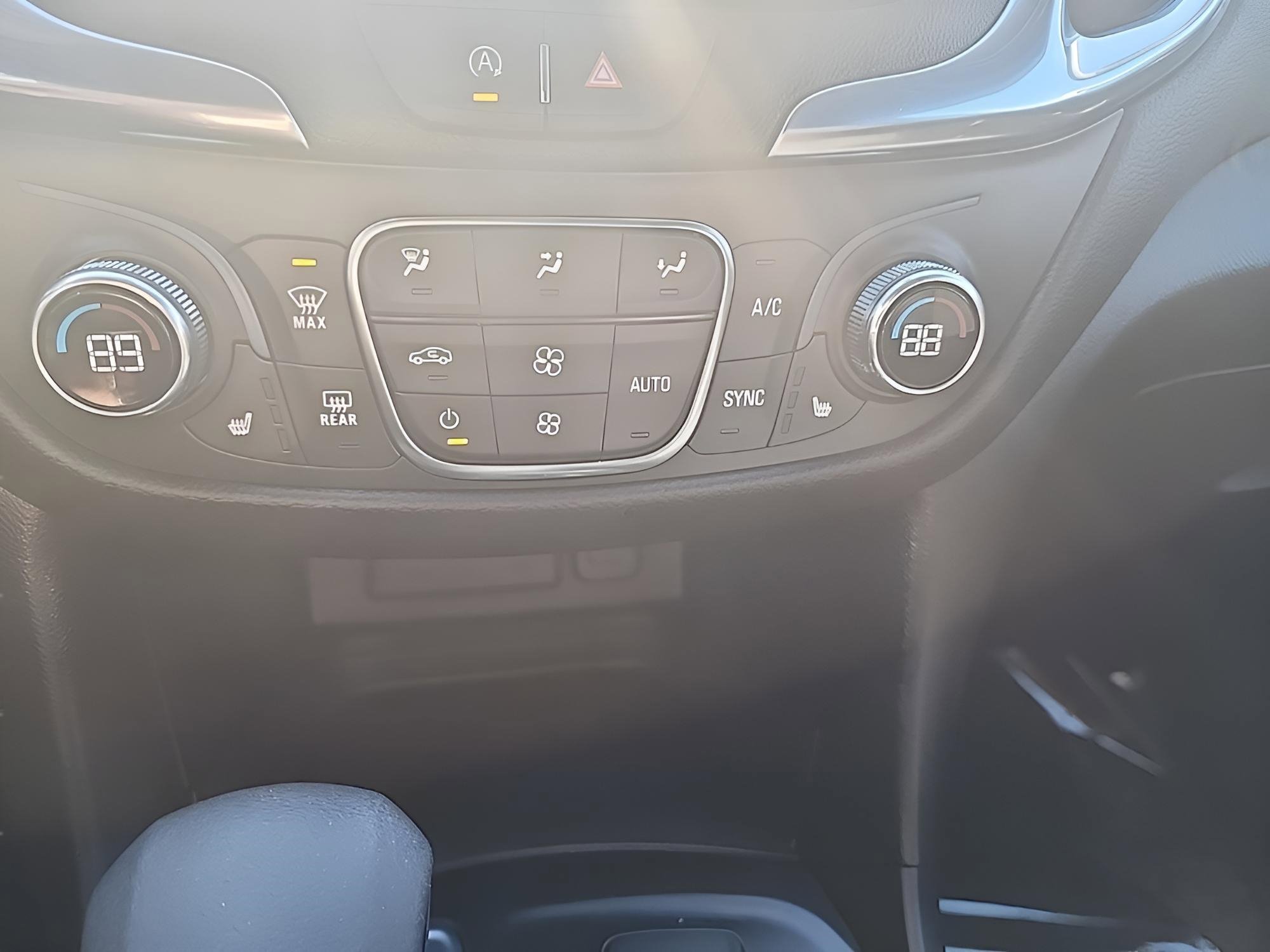 Used 2022 Chevrolet Equinox LT image 24