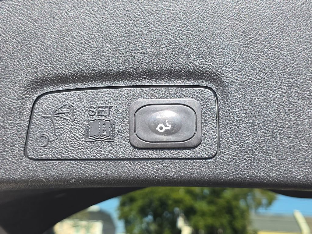 Used 2019 Lincoln MKC Premiere image 10