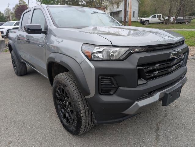 Used 2023 Chevrolet Colorado Trail Boss w/ Technology Package AWD/4WD image 3