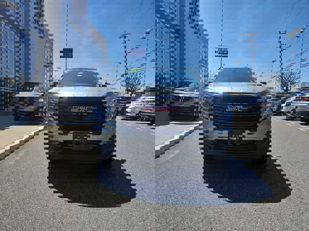 Used 2023 GMC Terrain SLE w/ Driver Convenience Package image 3