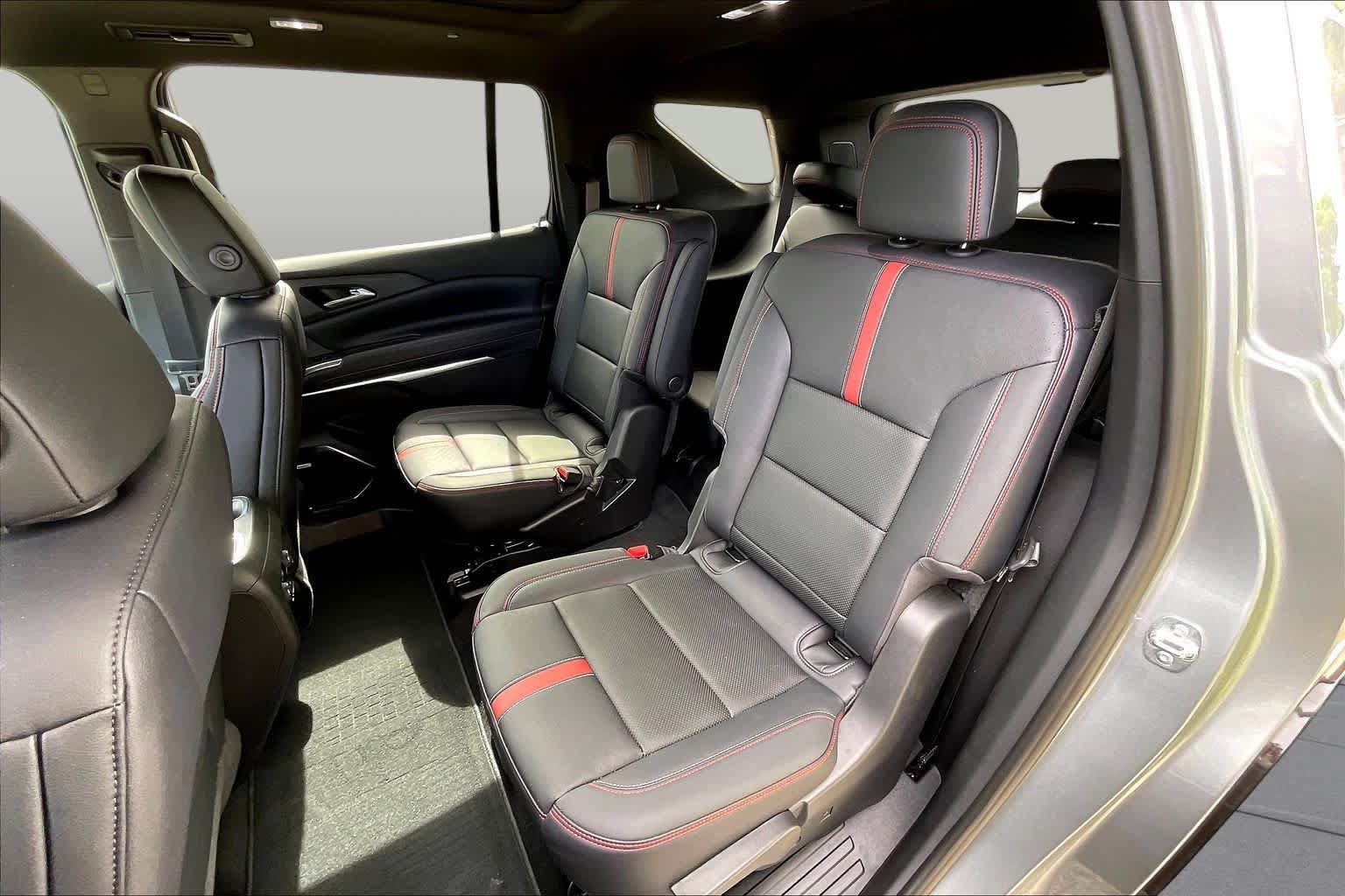 Used 2026 Chevrolet Traverse RS w/ LPO, Floor Liner Package AWD/4WD image 25