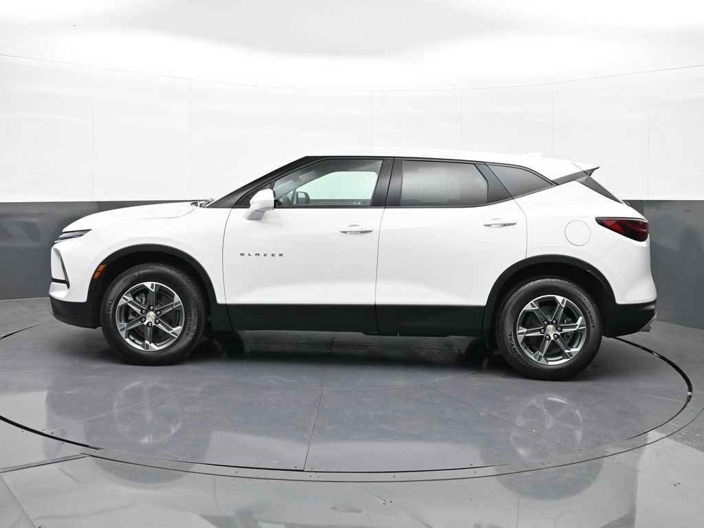 Used 2023 Chevrolet Blazer LT AWD/4WD image 2