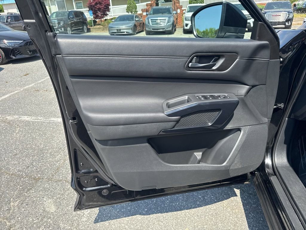 Used 2024 Nissan Pathfinder S AWD/4WD image 22