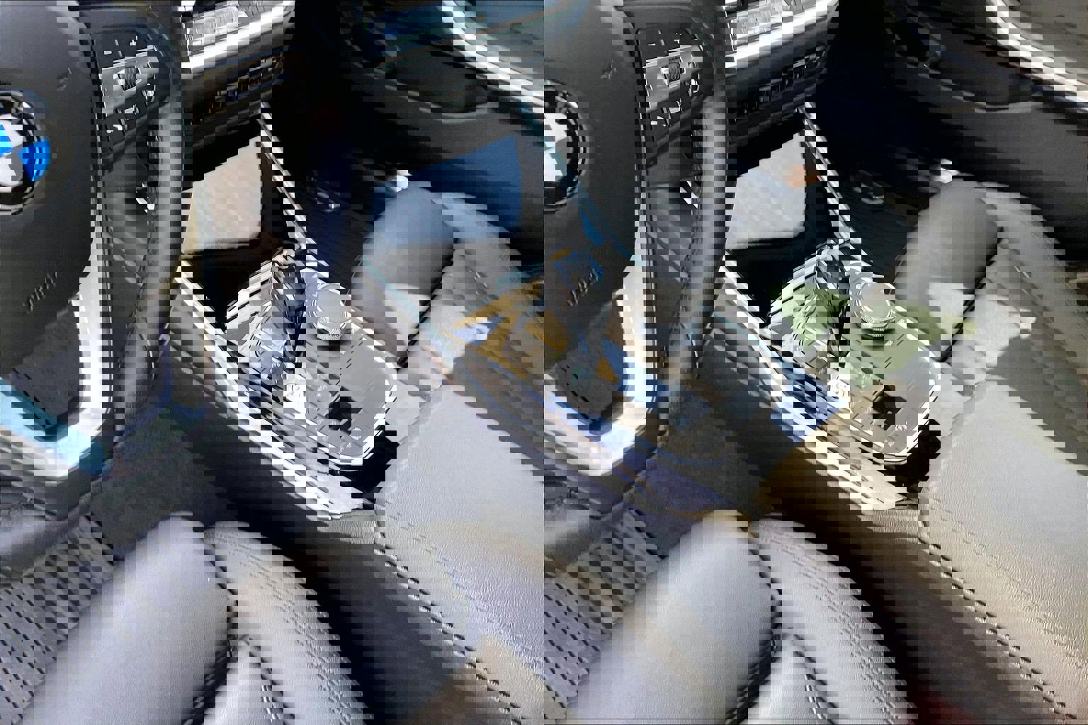 Used 2019 BMW 330i Sedan w/ Convenience Package image 17