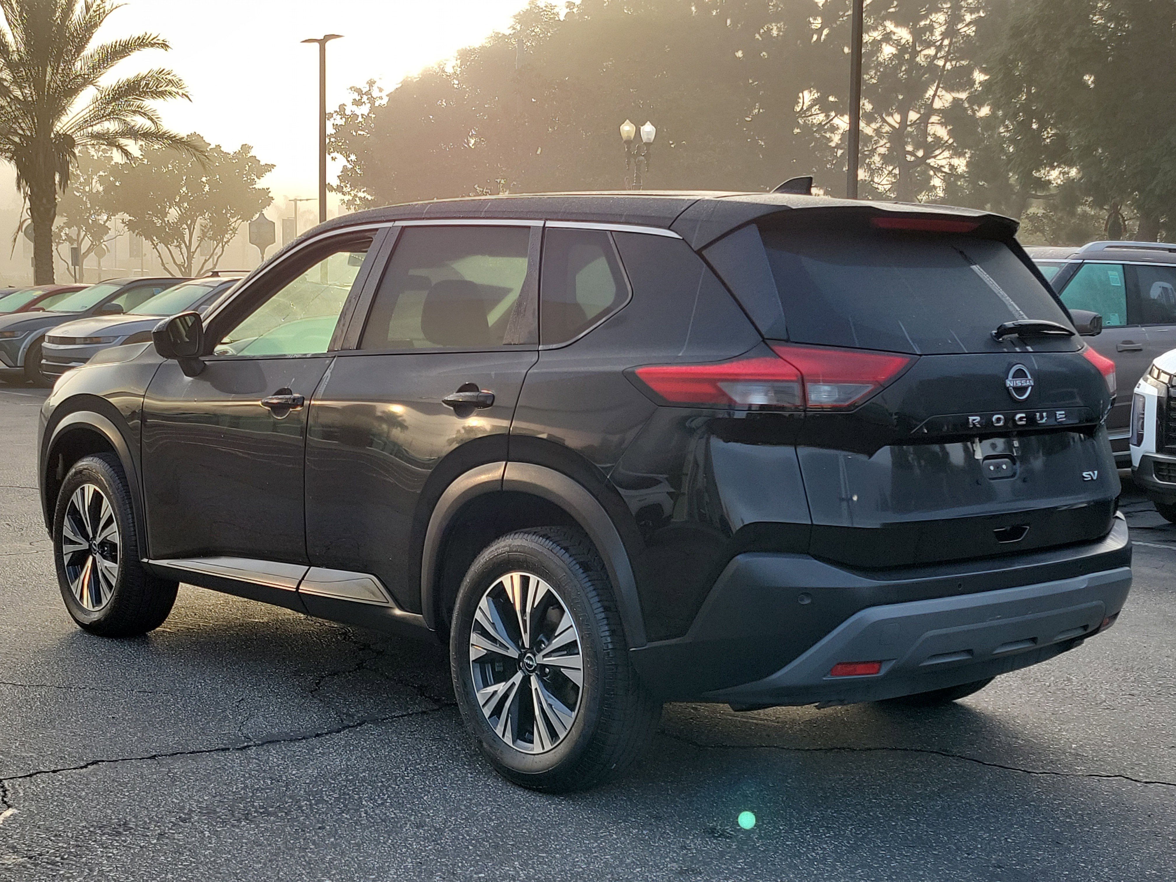 Used 2023 Nissan Rogue SV image 28