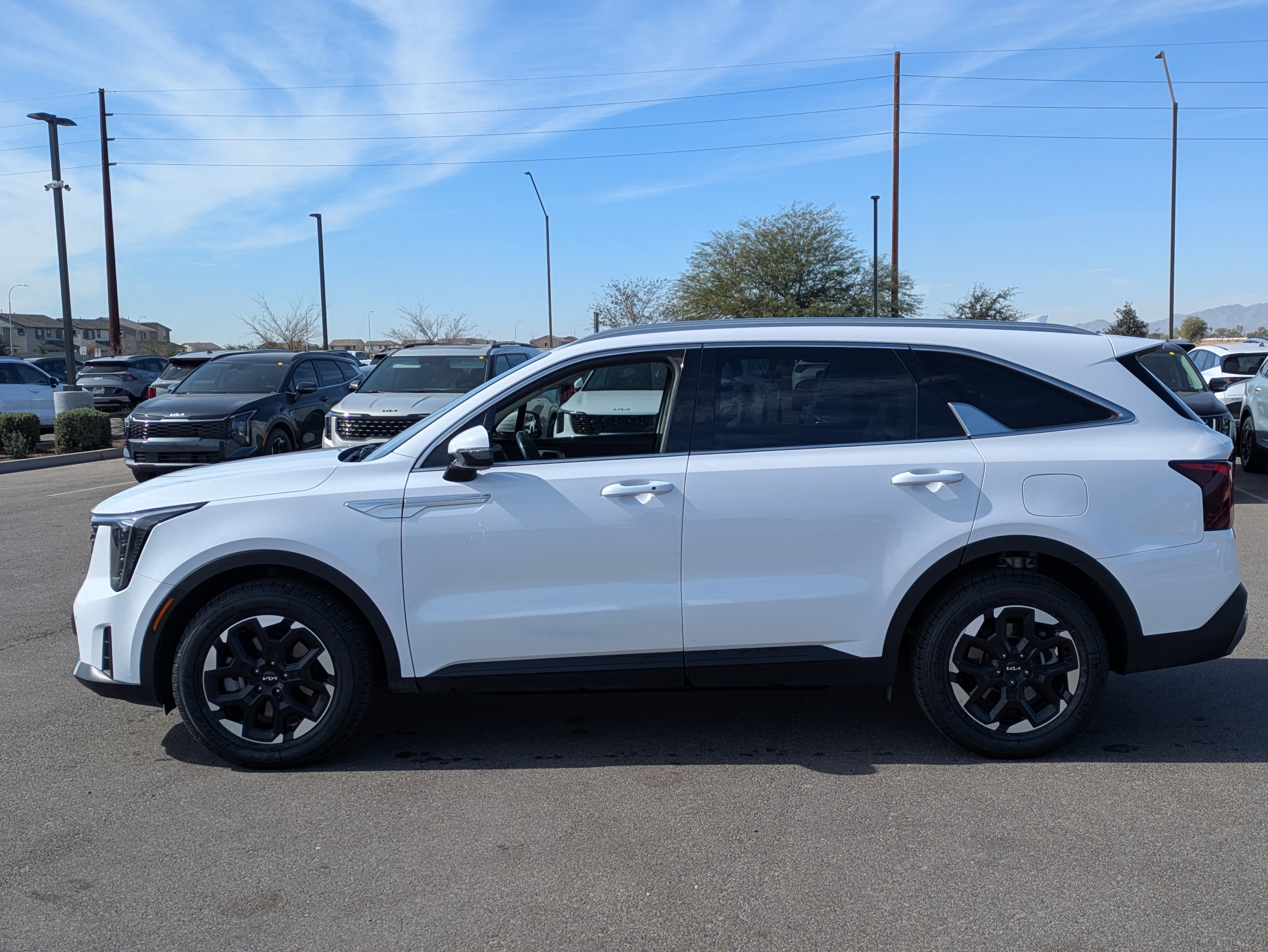 Certified 2025 Kia Sorento S image 2