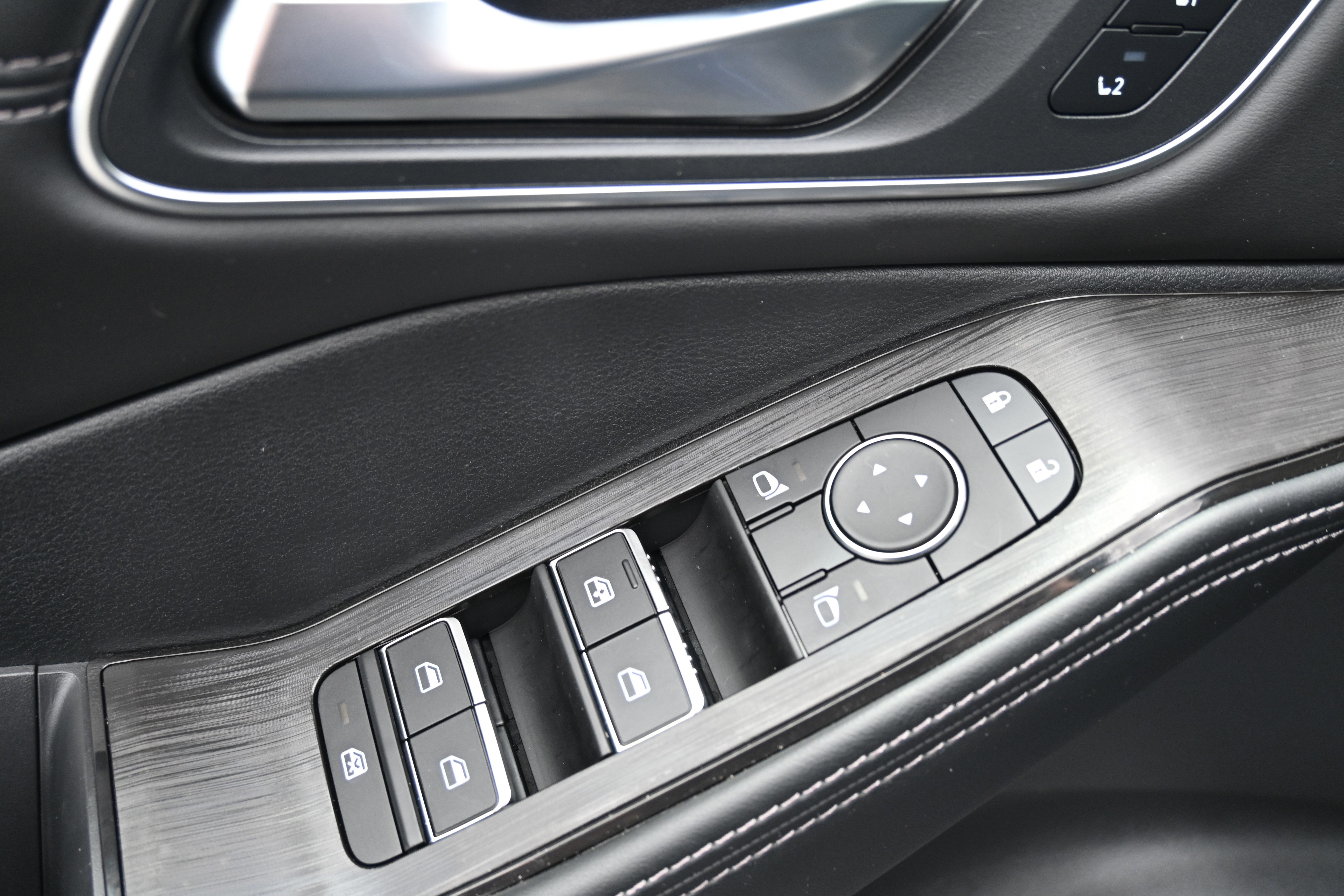 Used 2025 Nissan Rogue Platinum w/ Platinum Premium Package FWD image 15