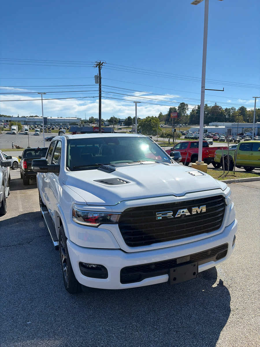 Used 2025 RAM 1500 Laramie w/ Sport Appearance Package AWD/4WD image 18