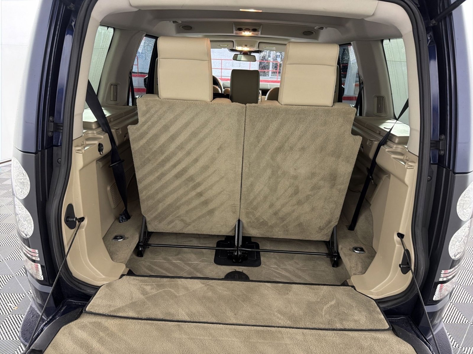 Used 2016 Land Rover LR4 HSE image 25