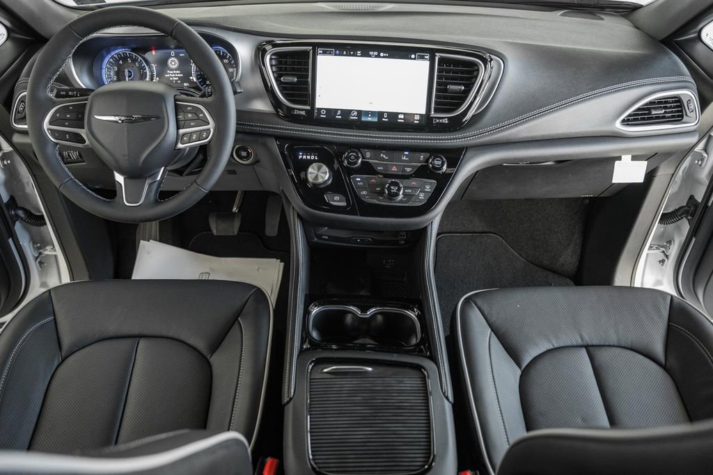 New 2026 Chrysler Pacifica Limited w/ Uconnect Theater Family Group image 20