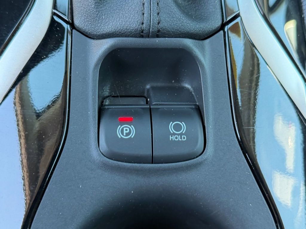 Certified 2023 Toyota Corolla Cross XLE image 27