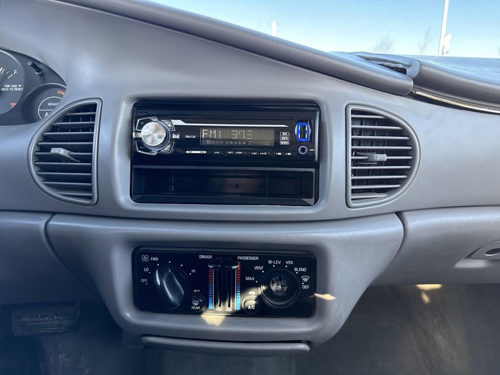 Used 2001 Buick Century Custom w/ Premium Pkg image 17