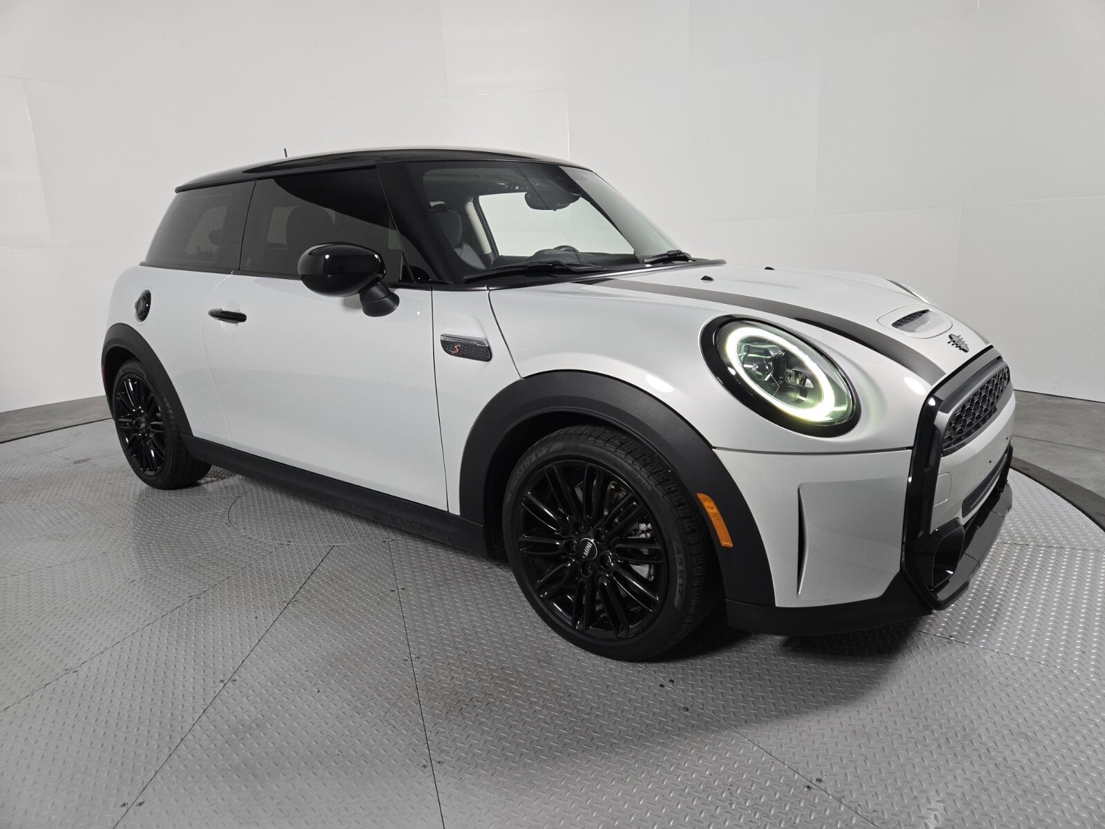 Used 2022 MINI Cooper S image 15