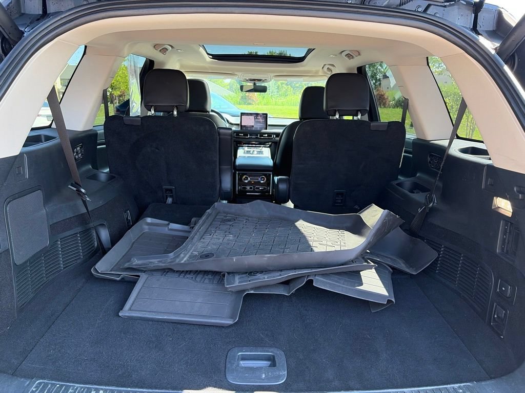 Used 2024 Lincoln Aviator AWD w/ Premium Package image 13